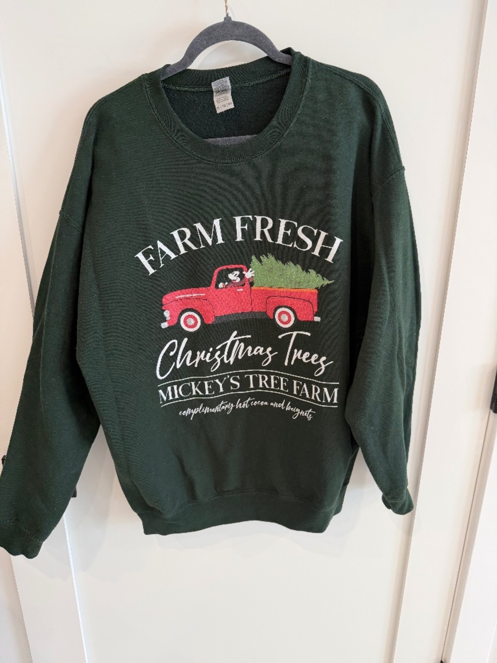 Disney Farm Christmas XL Crew Neck